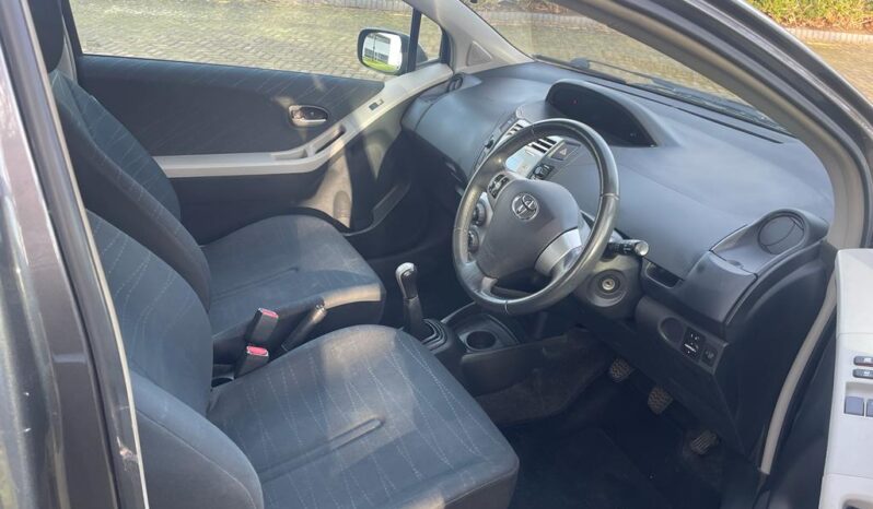 
								Toyota Yaris 1.3 Manual full									